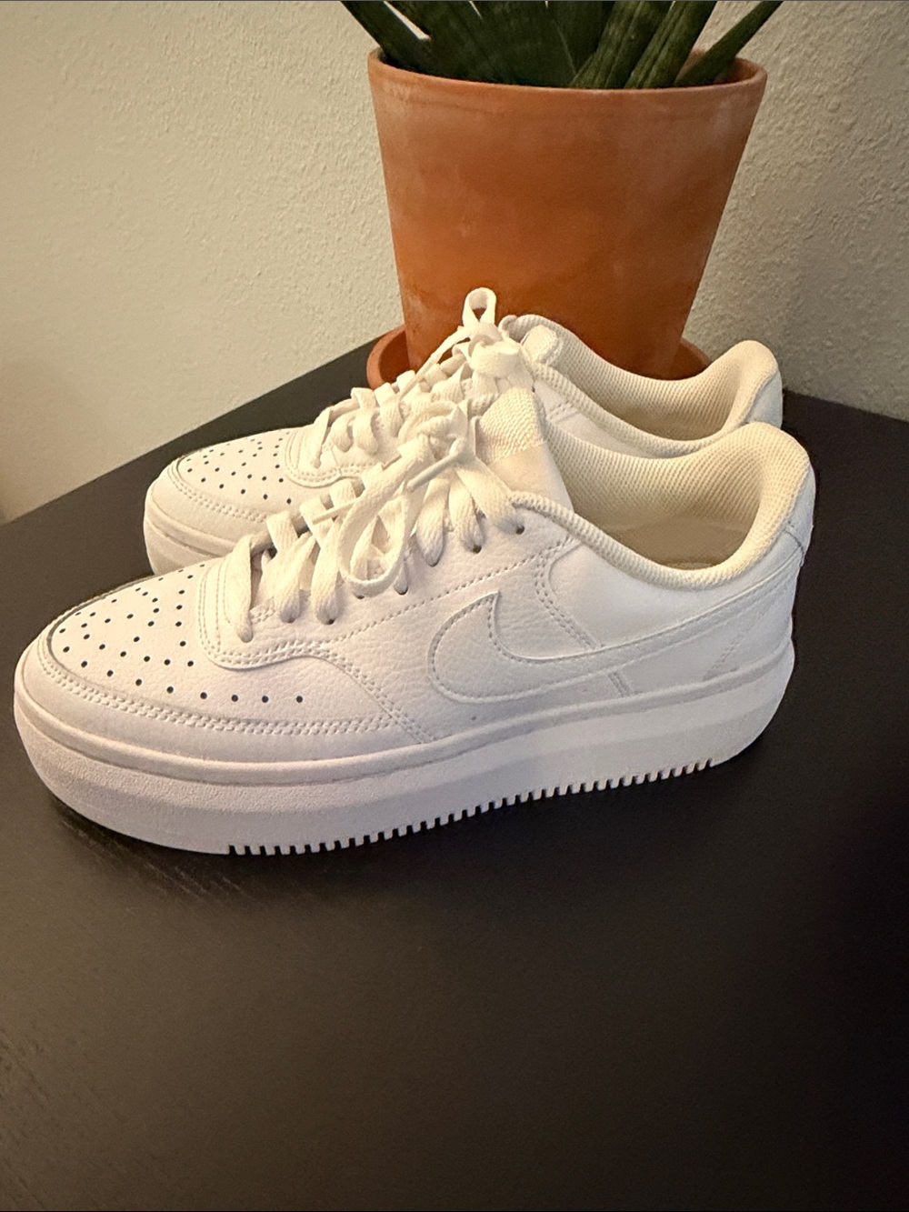 nike sneakers - Picture 3 of 8